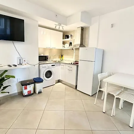 Minty Pool, Terrace, Fiber And Parking Apartment *