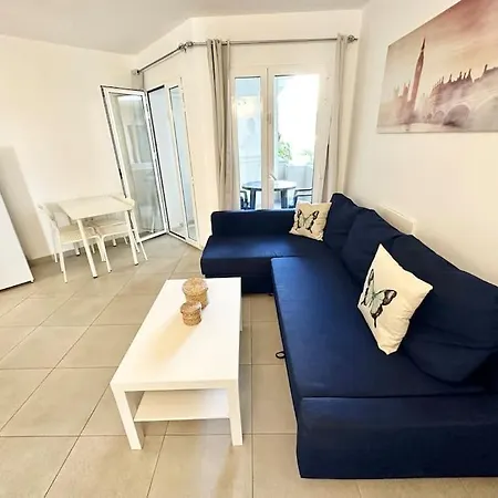 Minty Pool, Terrace, Fiber And Parking Apartment Corralejo
